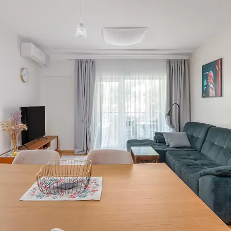 Apartament With Balcony I Pineview I Ac I Selfcheckin I Cohost
